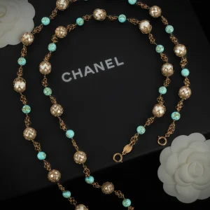 Collier sautoir Chanel époque Coco