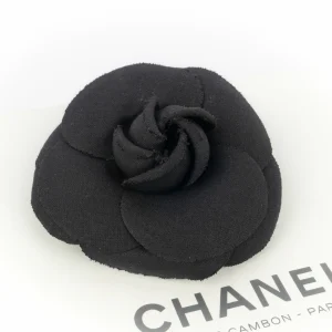 Broche camélia Chanel