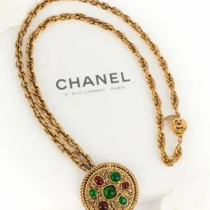 Collier pendentif Chanel 1984