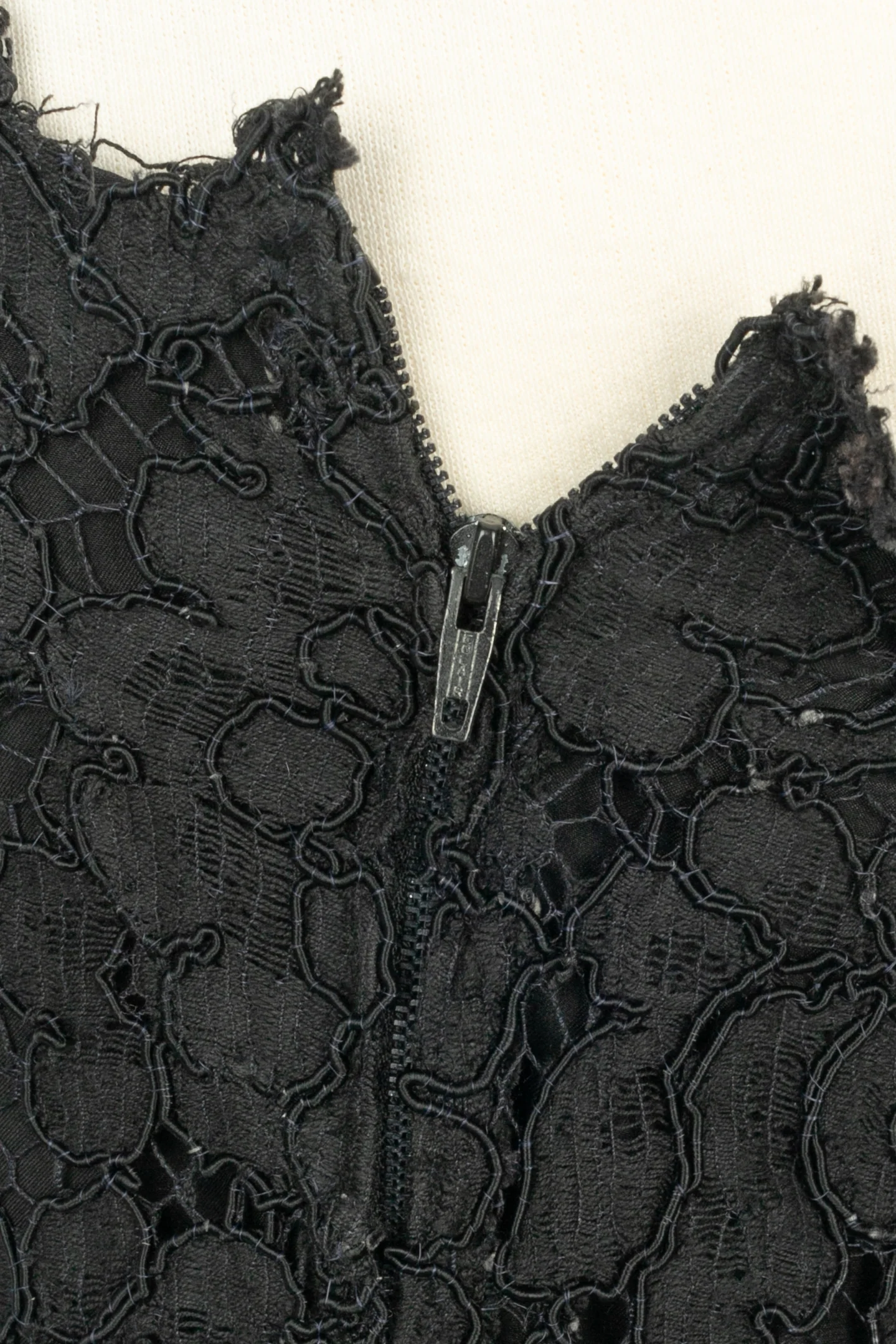 Robe en guipue Yves Saint Laurent Haute Couture – Image 8