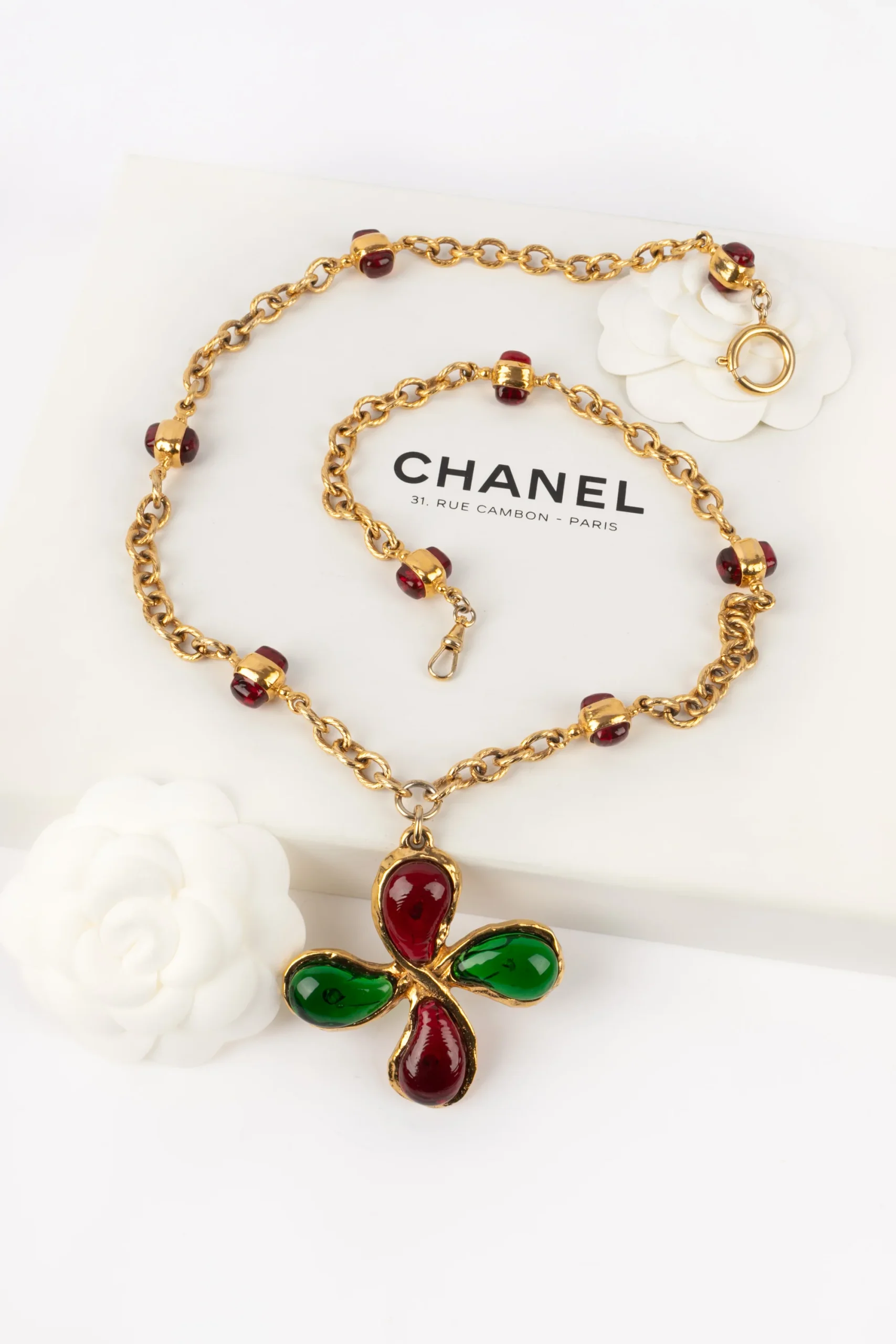 Collier en pâte de verre Chanel – Image 2