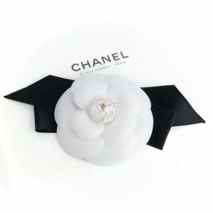 Broche Camélia Chanel