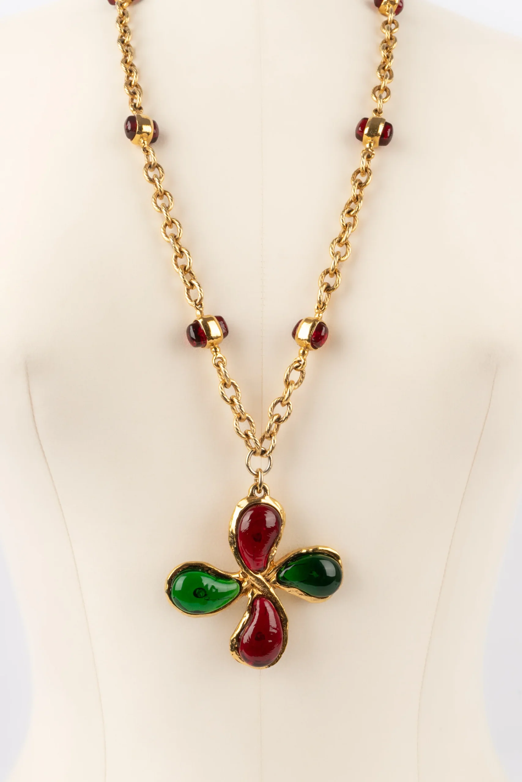 Collier en pâte de verre Chanel – Image 5