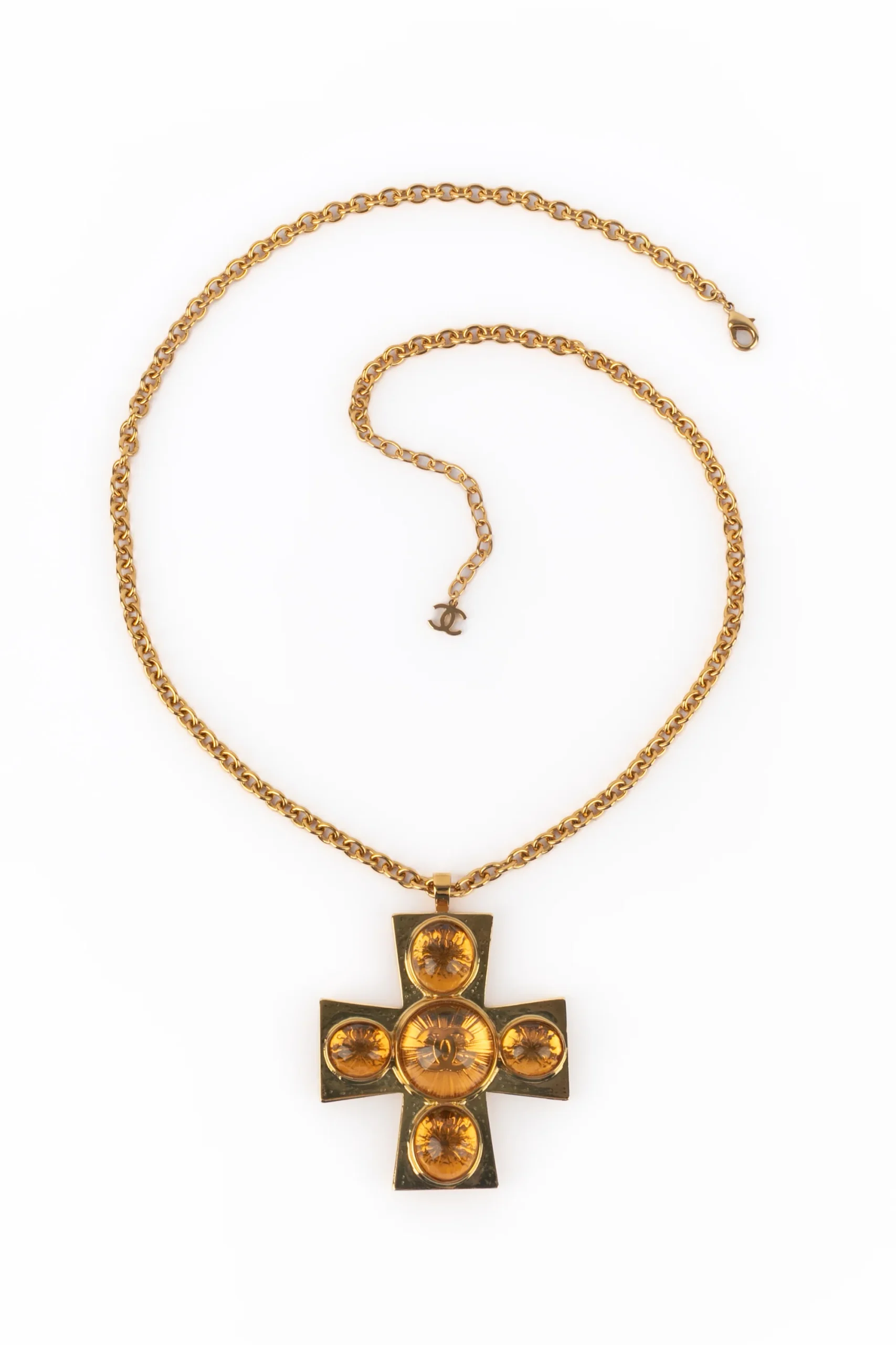 Collier croix Chanel Pre Fall 2022 – Image 9