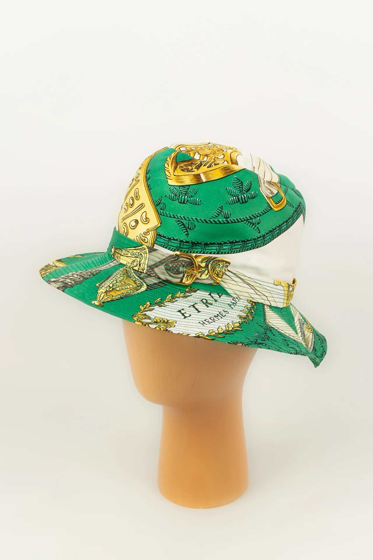 Chapeau en soie Hermès – Image 2