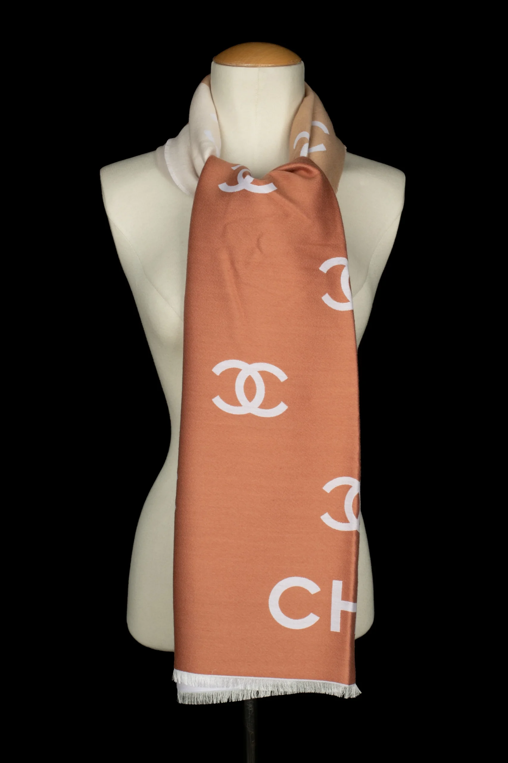 Écharpe tricolore Chanel – Image 3