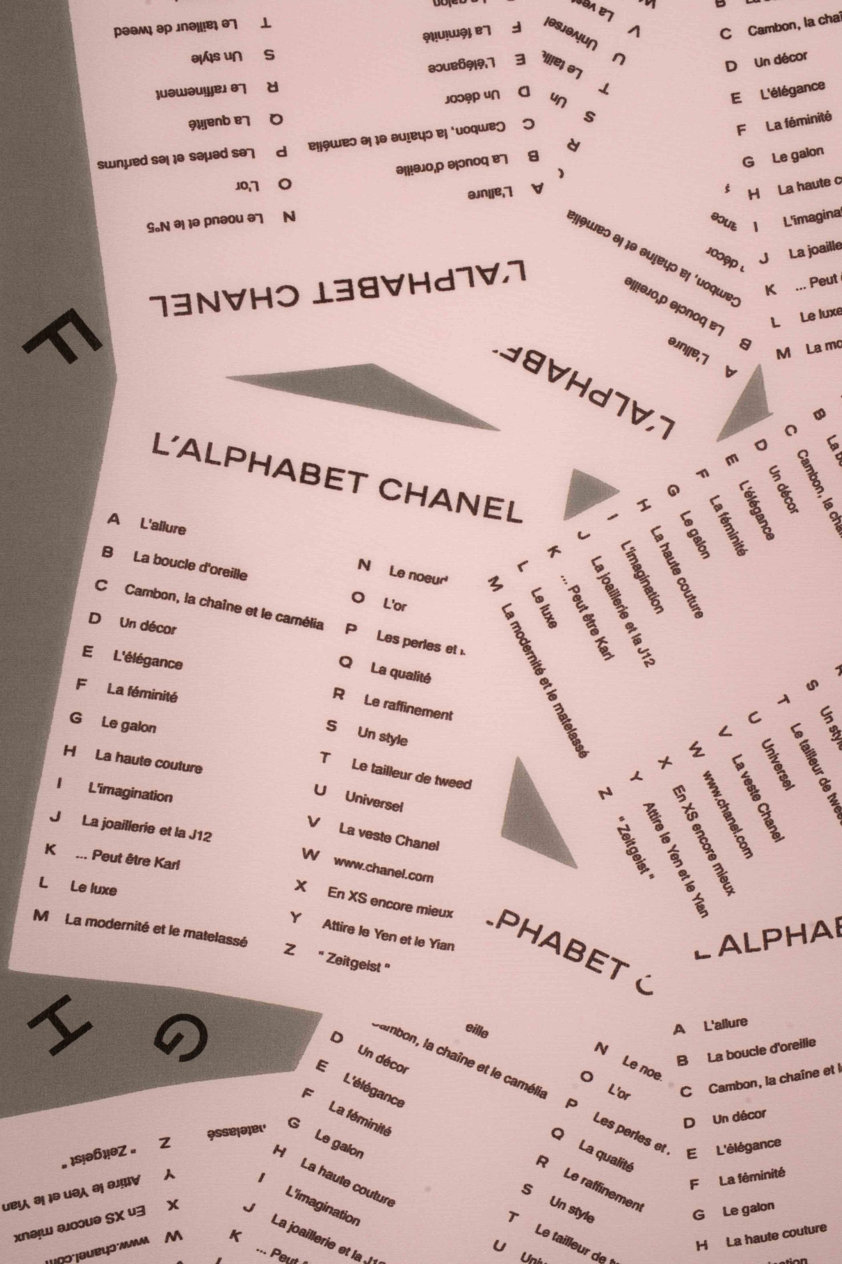 Echarpe / Foulard en soie Chanel – Image 6