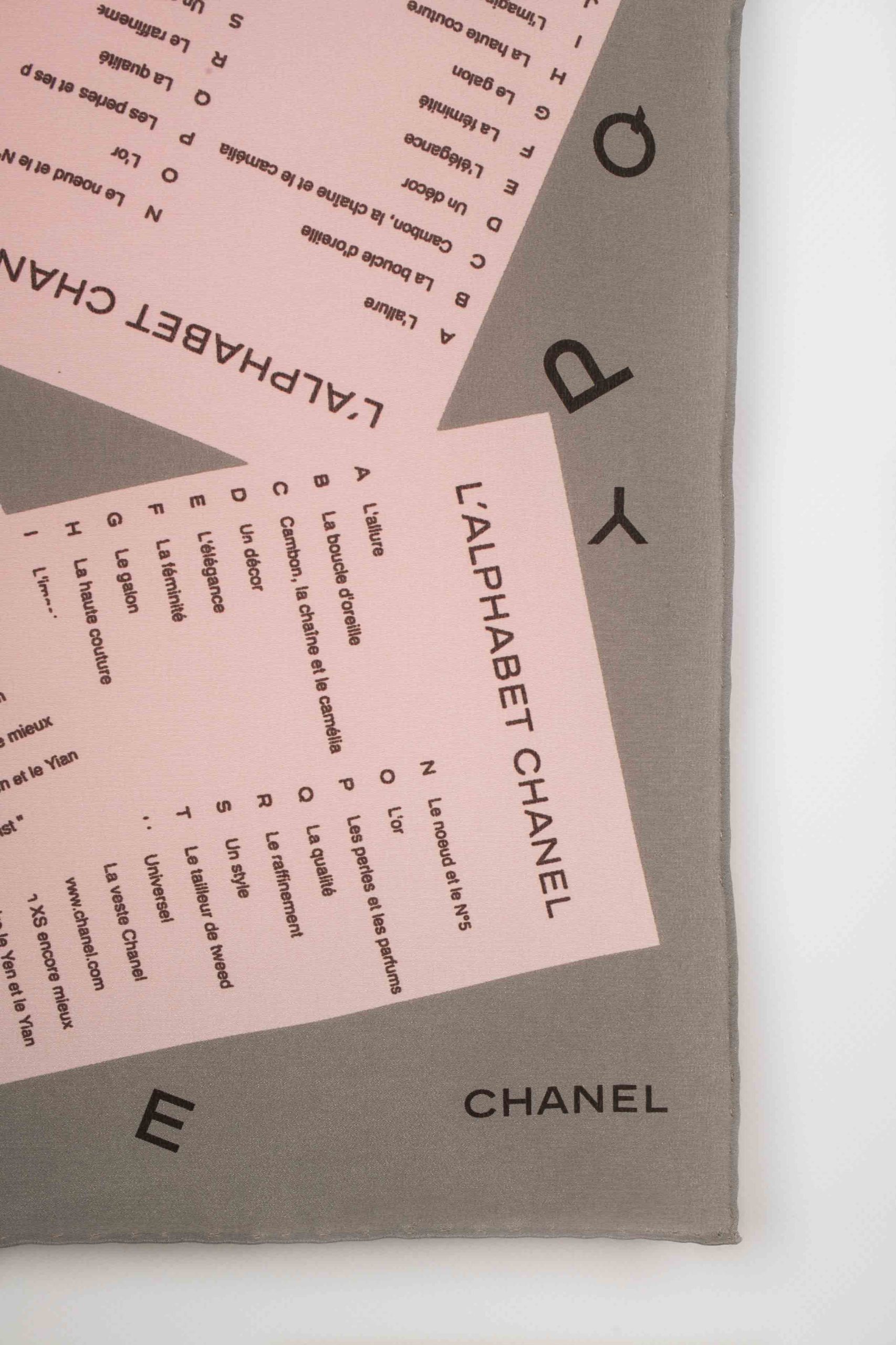 Echarpe / Foulard en soie Chanel – Image 5