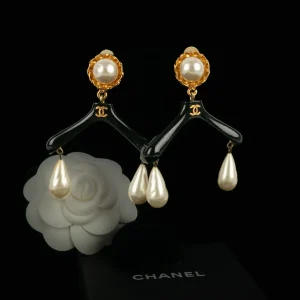 Boucles d'oreilles "cintres" Chanel Haute Couture