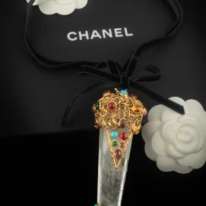 Rare pendentif Chanel Automne 1993