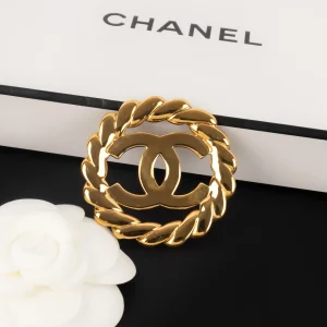 Broche en métal doré