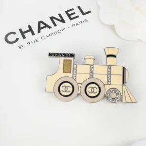 Broche locomotive Chanel