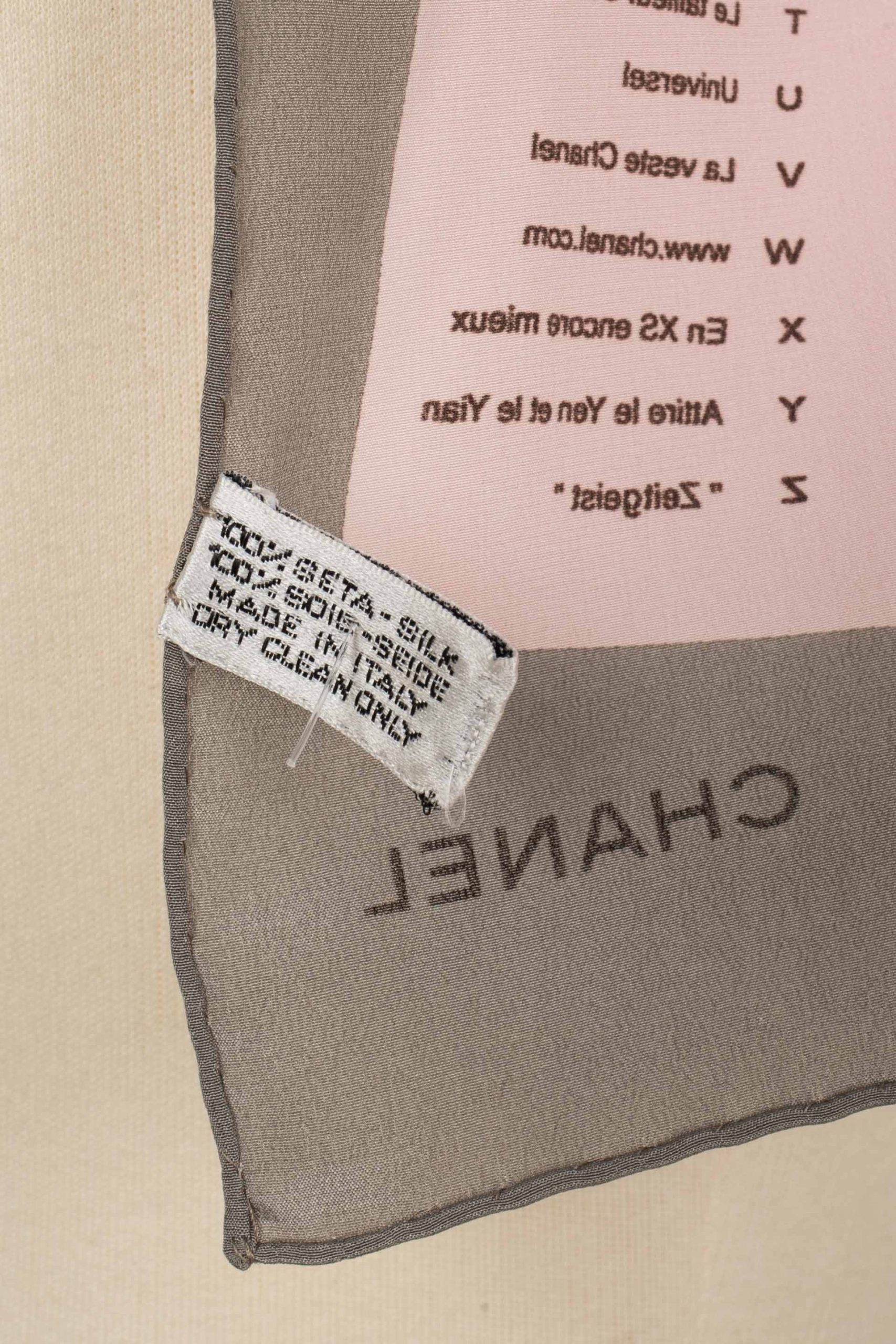 Echarpe / Foulard en soie Chanel – Image 7