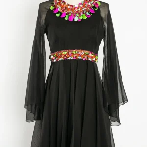 Robe en mousseline noire à sequins