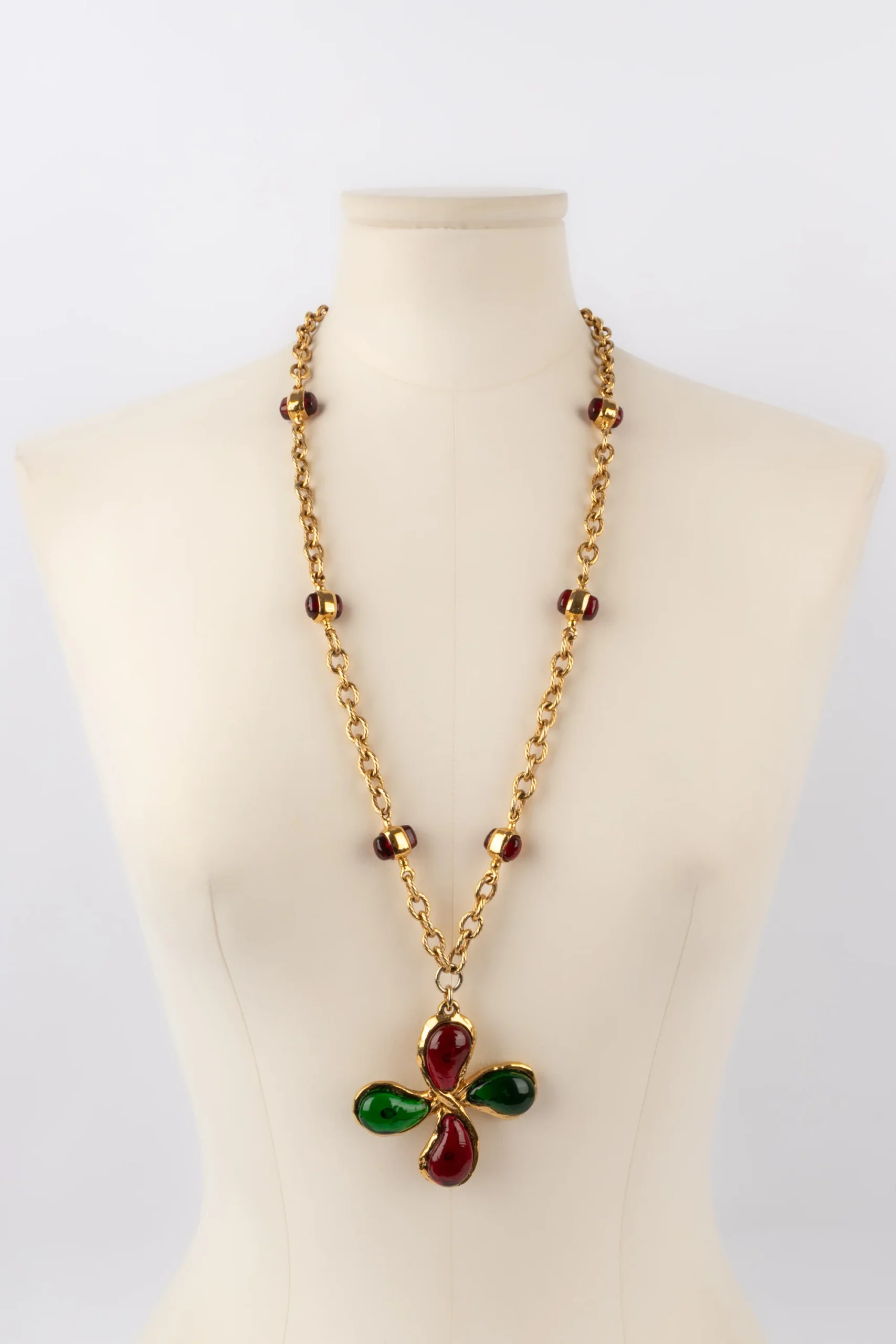 Collier en pâte de verre Chanel – Image 4