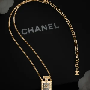 Collier "flacon de parfum" Chanel Pre Fall 2020