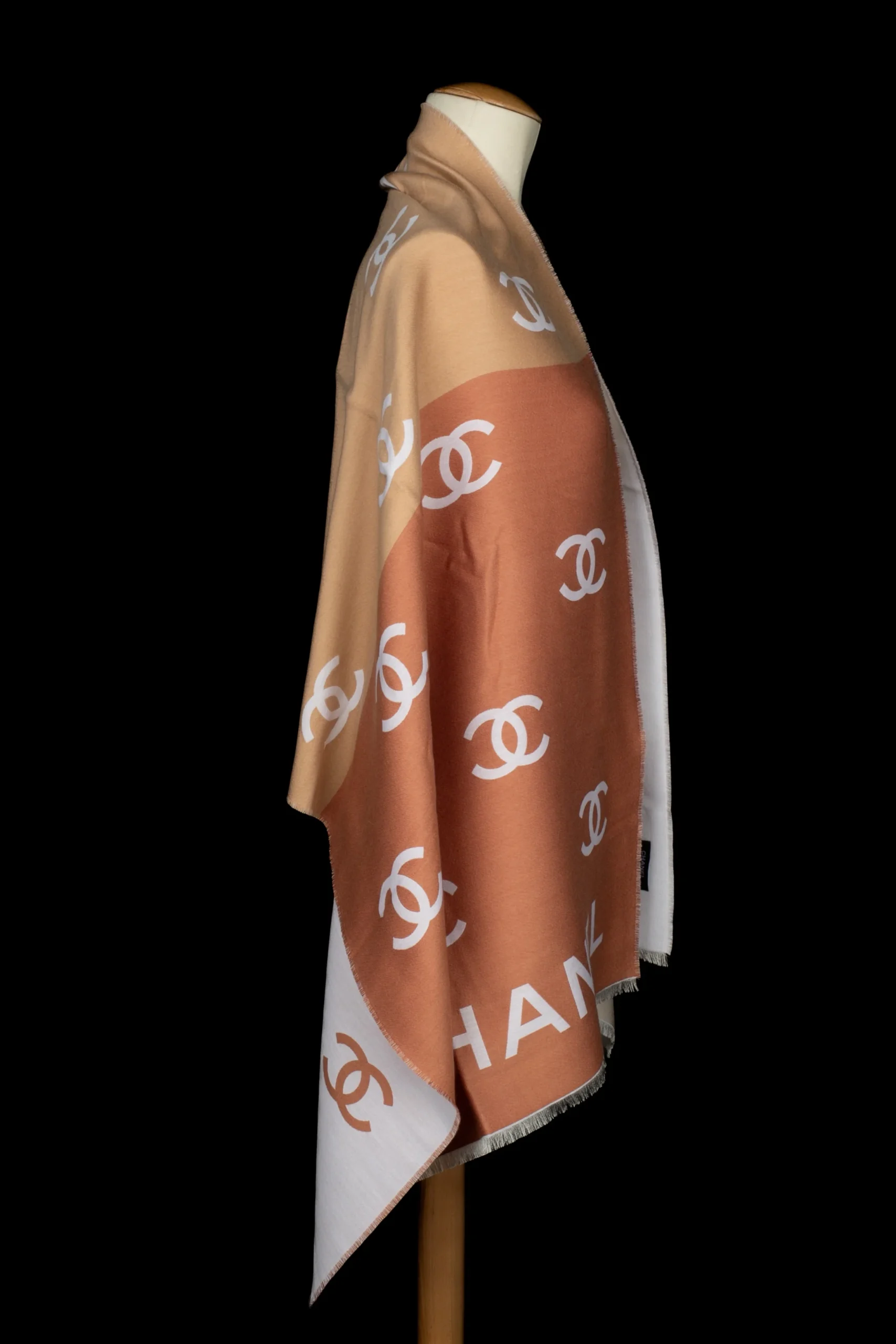 Écharpe tricolore Chanel – Image 4