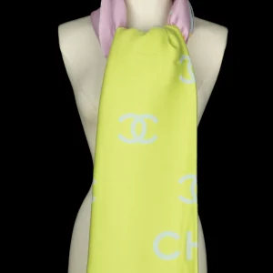 Écharpe tricolore Chanel
