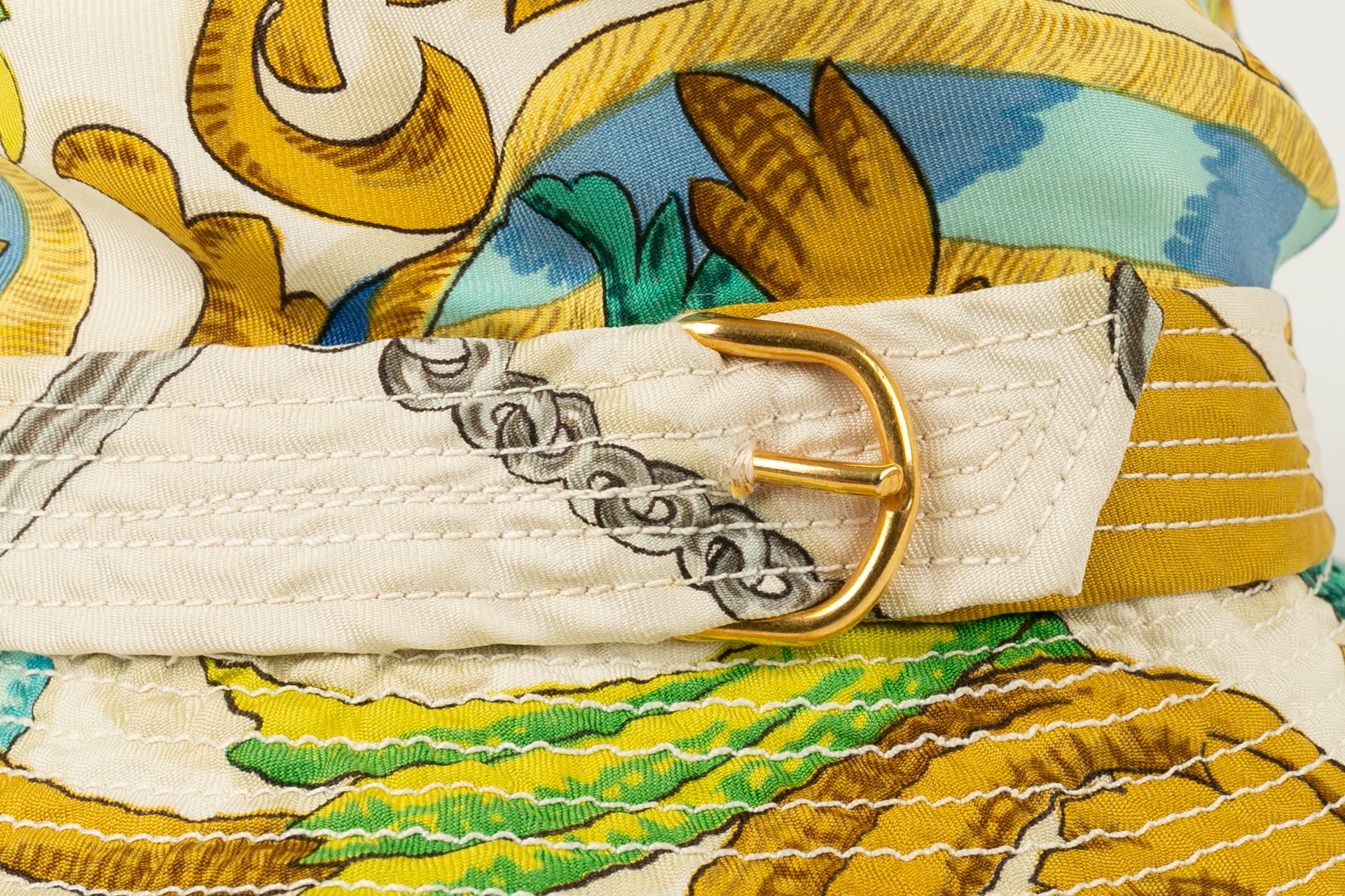 Chapeau en soie Hermès – Image 8