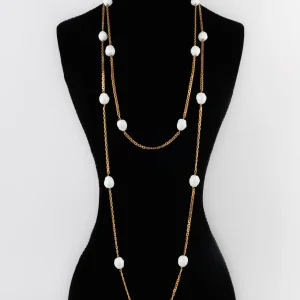 Collier / sautoir de perles Chanel