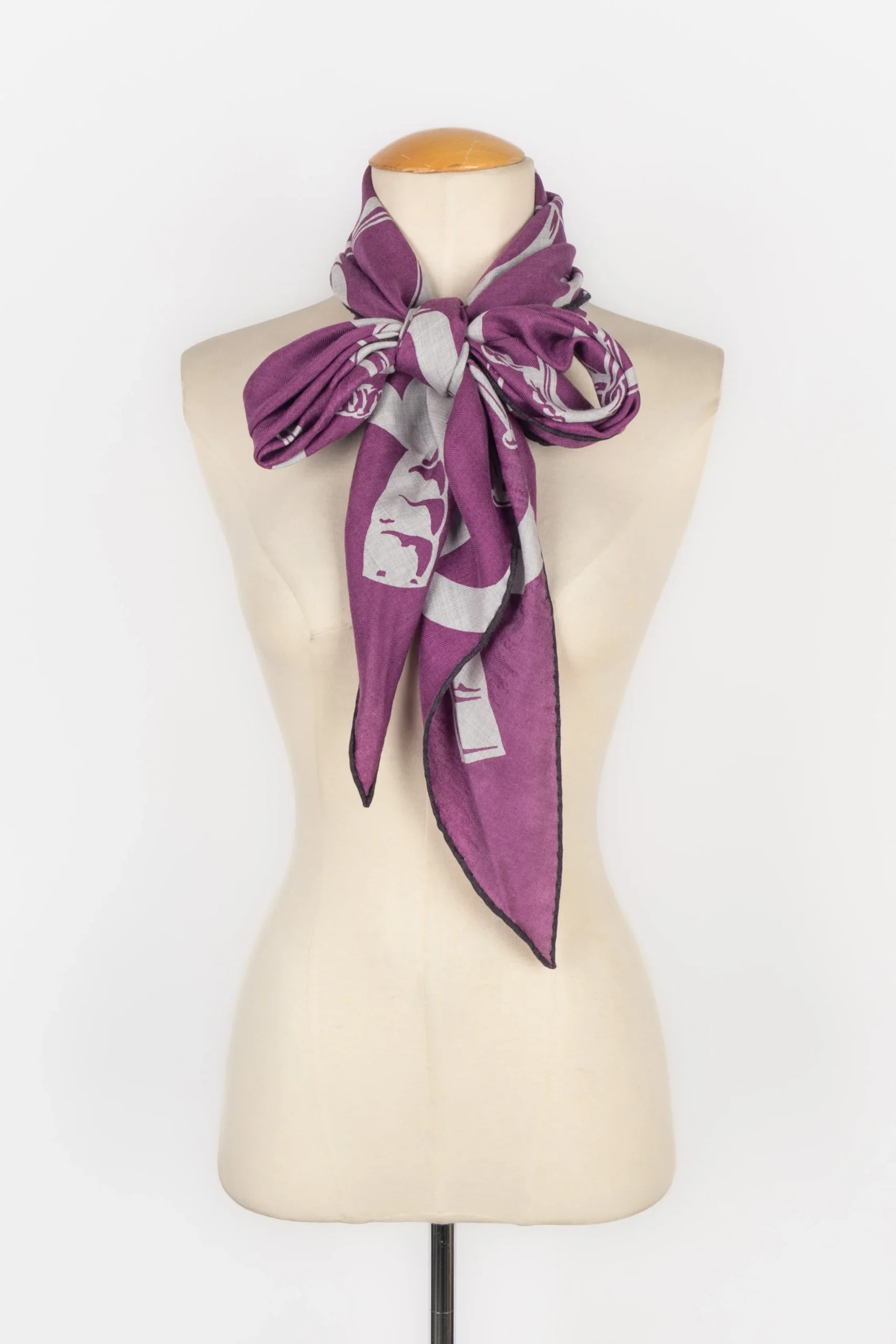 Étole losange "Eperon d'Or" Hermès – Image 2